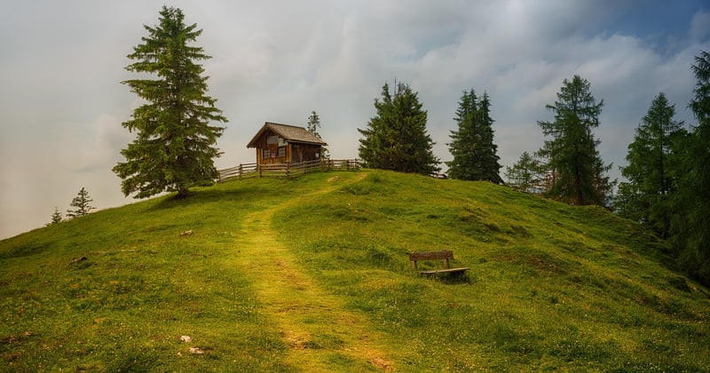 10 hébergements écologiques pour randonneurs en montagne à découvrir